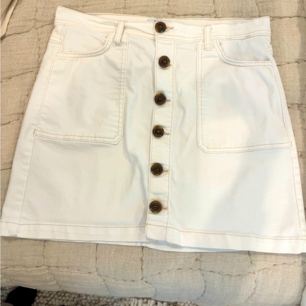 Size 12 Kenzie white skirt with brown buttons